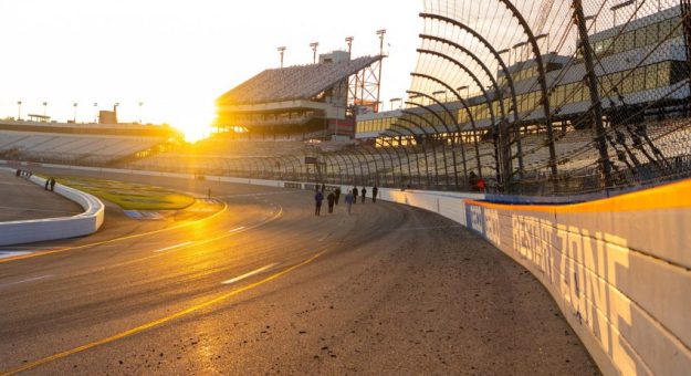 Visit Todo listo para la Cook Out 400 de la Cup Series 2024 en Richmond page