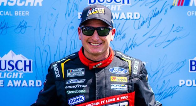 Visit Michael Mcdowell ganó la Pole Position para la Quaker State 400 en Atlanta page