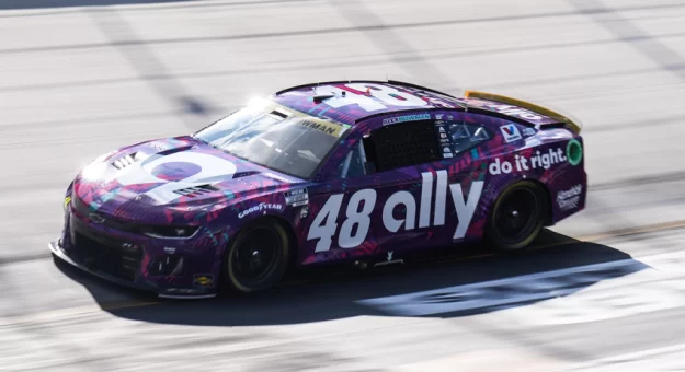 Visit Alex Bowman ganó la Pole para la Bass Pro Shops Night Race en Bristol page