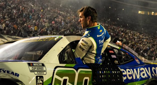 Visit Daniel Suárez y Chase Briscoe sobrevivieron Bristol para avanzar en los Playoffs page