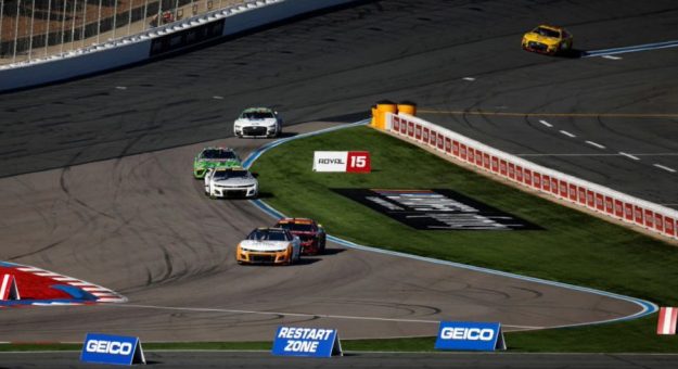 Visit Favoritos para la Bank of America ROVAL 400 de los Playoffs Cup Series 2024 page