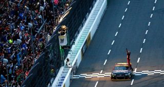 From the Vault: Jeff Gordon wins final career race