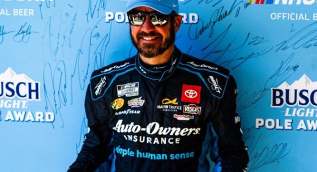 Visit Martin Truex Jr. ganó la Pole para la Xfinity 500 de los Playoffs Cup Series 2024 en Martinsville page