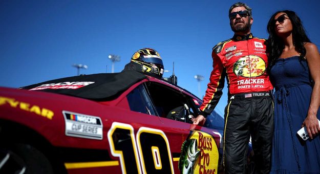 Visit Admiración y respeto en el adiós a Martin Truex Jr. en su última carrera en Phoenix page