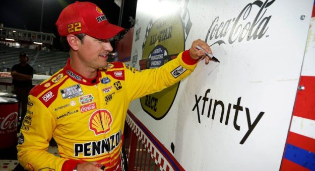 Visit Pilotos que ganaron la All-Star Race y el campeonato Cup Series el mismo año page