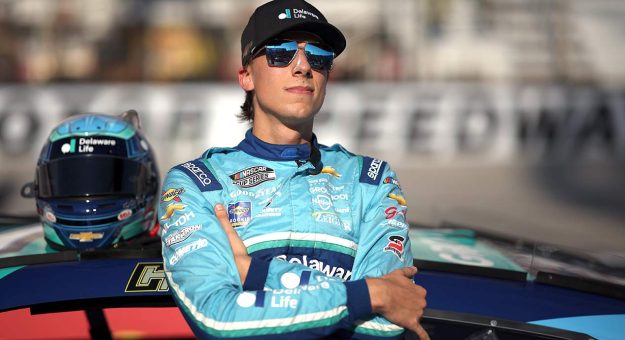 Visit Carson Hocevar ganó el Premio Sunoco al Novato del Año en la Cup Series 2024 page