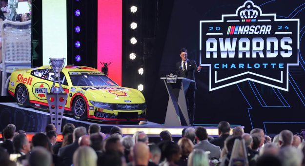 Visit Joey Logano celebró su 3er. campeonato de la NASCAR Cup Series 2024 page