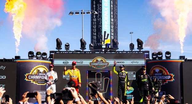 Visit Pilotos con más vueltas de líder en la NASCAR Cup Series 2024 page