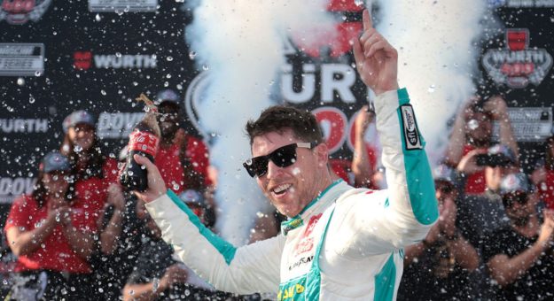 Visit Resumen pilotos NASCAR Cup Series 2024: Denny Hamlin page