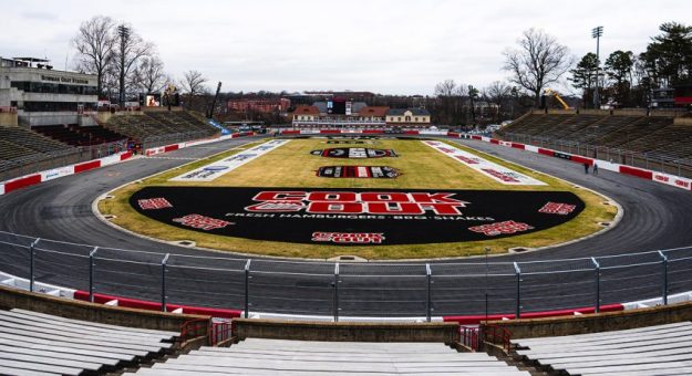 Visit Todo listo para el Cook Out Clash 2025 en el Bowman Gray Stadium page