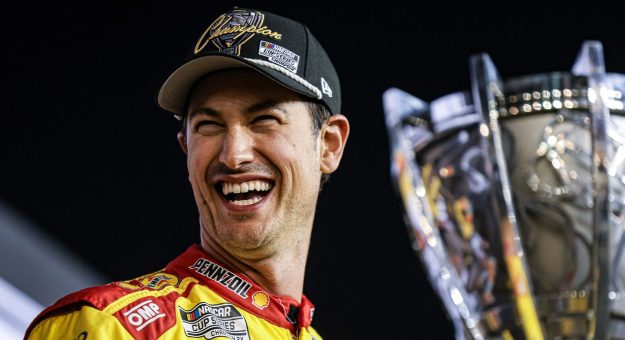 Visit Resumen pilotos NASCAR Cup Series 2024: Joey Logano page