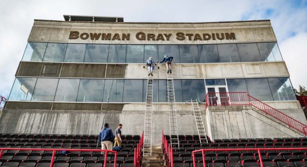 Visit En marcha los preparativos para The Clash 2025 en el Bowman Gray Stadium page