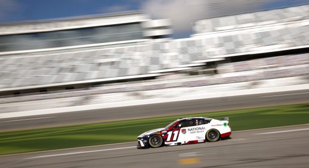 Visit Denny Hamlin encabezó la práctica para la Daytona 500 2025 page