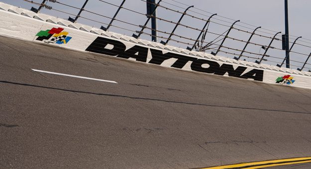 Visit Proyección para el ganador de la Daytona 500 2025 page