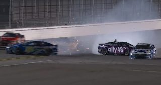 Suárez, Bowman, Keselowski spark crash to bring out first caution in Duel 2