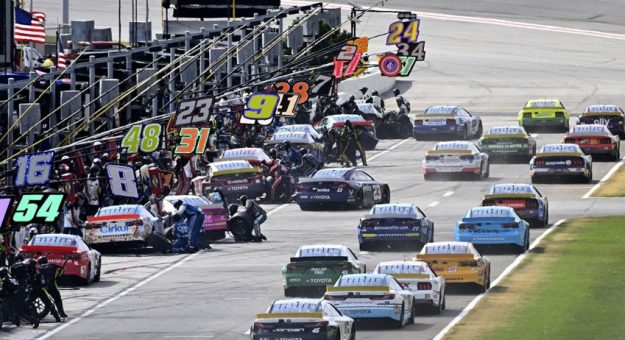 Visit Todo listo para la Ambetter Health 400 de la Cup Series en Atlanta page