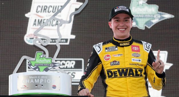 Visit Christopher Bell ganó el EchoPark Automotive Grand Prix de la Cup Series 2025 en COTA page