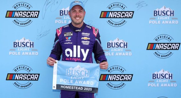 Visit Alex Bowman ganó la Pole Position para la Straight Talk Wireless 400 en Homestead page