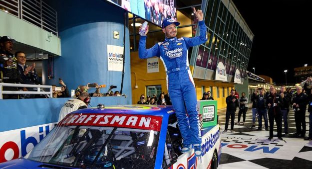 Visit Kyle Larson ganó la Baptist Health de la Truck Series 2025 en Homestead page