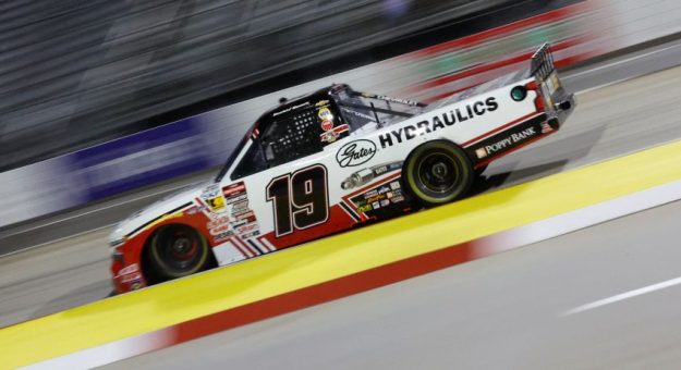 Visit Daniel Hermic ganó la Boys & Girls Club of the Blue Ridge 200 en Martinsville page