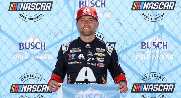Visit William Byron ganó la Pole Position para la Goodyear 400 en el Darlington Raceway page