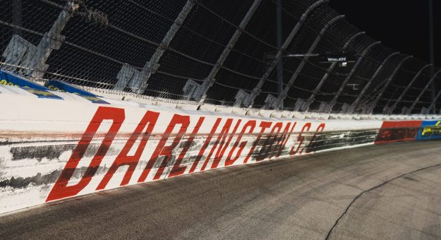 Visit 3 Up, 3 Down: Pilotos que salieron en direcciones opuestas de la Goodyear 400 en Darlington page