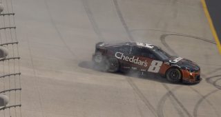 Kyle Busch goes for a spin during Bristol qualifying