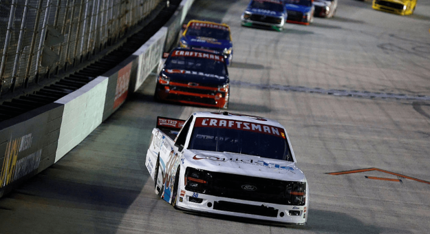 Visit Chandler Smith ganó la Weather Guard Truck Race de la Truck Series 2025 en el Bristol Speedway page