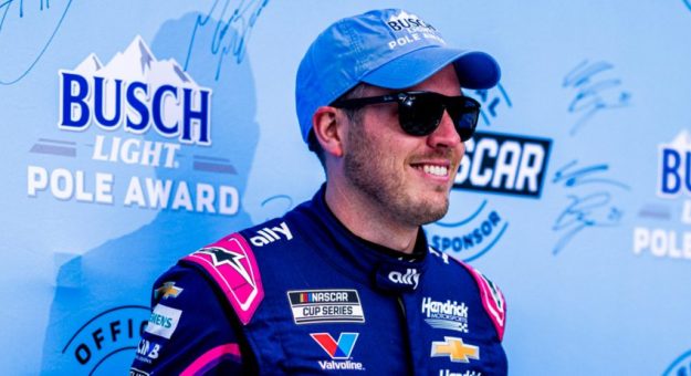 Visit Alex Bowman ganó la Pole Position para la Food City 500 en Bristol page