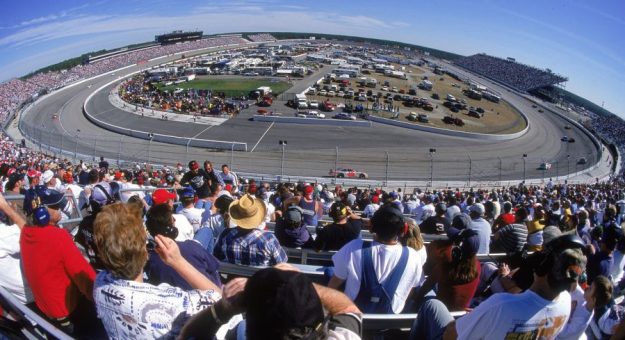 Visit El Rockingham Speedway a través de la historia de la NASCAR page