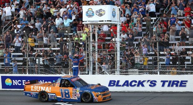 Visit Tyler Ankrum ganó la Black’s Tire 200 de la Craftsman Trucks Series 2025 en Rockingham page