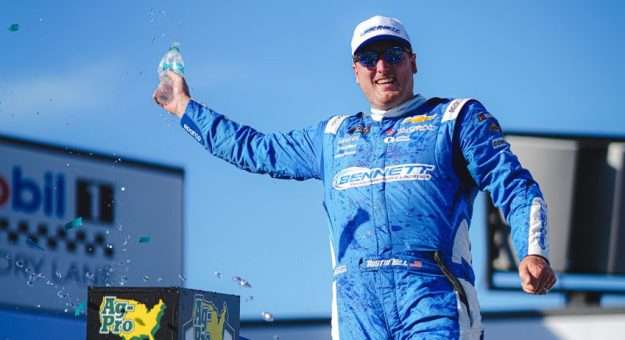 Visit Austin Hill ganó la Ag-Pro 300 de la Xfinity Series 2025 en el Talladega Superspeedway page