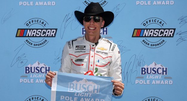 Visit Carson Hocevar ganó la Pole Position para la Würth 400 de la Cup Series 2025 en Texas page