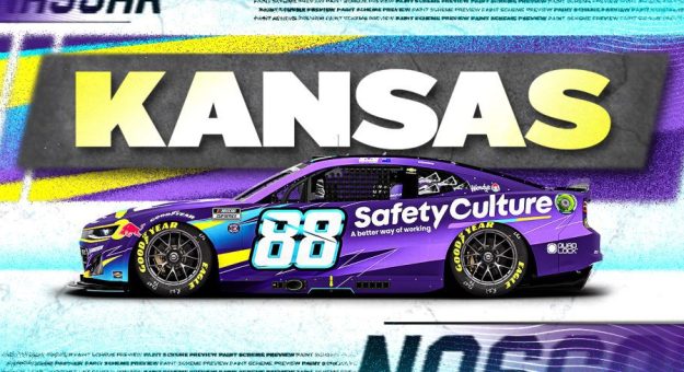 Visit Autos con nuevo look para el fin de semana NASCAR Primavera 2025 en el Kansas Speedway page