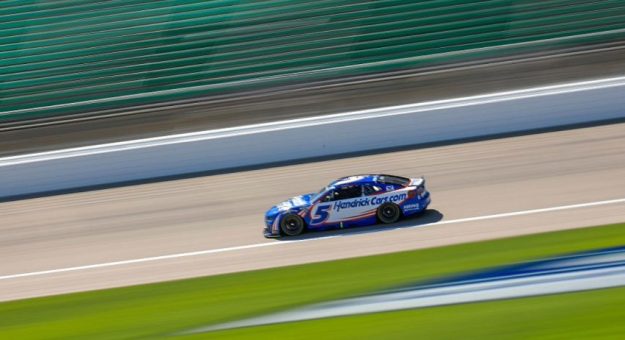 Visit Kyle Larson ganó la Pole Position para la AdventHealth 400 en el Kansas Speedway page