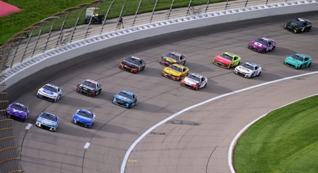 Visit Todo listo para la AdventHealth 400 de la Cup Series 2025 en el Kansas Speedway page