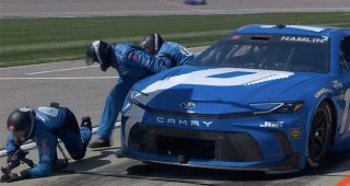 Hamlin, No. 11 crew talk through clutch issues, suffer slow stop