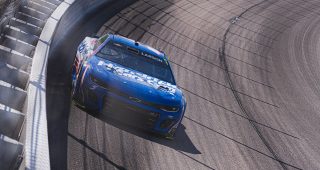 Lights-out Larson: No. 5 driver dominates Kansas
