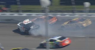 Multicar wreck strikes during final stage restart at Kansas