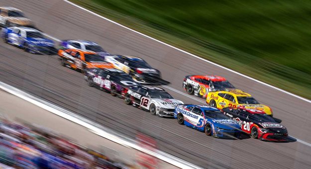 Visit 3 Up, 3 Down: Pilotos que salieron en direcciones opuestas del Kansas Speedway page