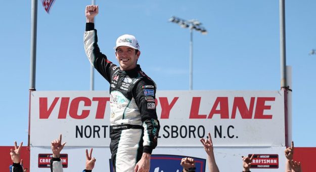Visit Chandler Smith ganó la Window World 250 de la Trucks Series en North Wilkesboro page