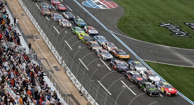 Visit 3 Up, 3 Down: Pilotos que salieron en direcciones opuestas de la Coca-Cola 600 en Charlotte page
