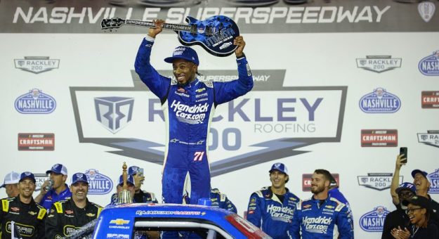 Visit Rajah Caruth ganó la Rackley Roofing 200 de la Truck Series 2025 en el Nashville Superspeedway page