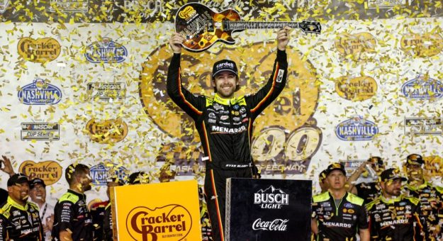 Visit Ryan Blaney ganó la Cracker Barrel 400 de la Cup Series 2025 en el Nashville Superspeedway page