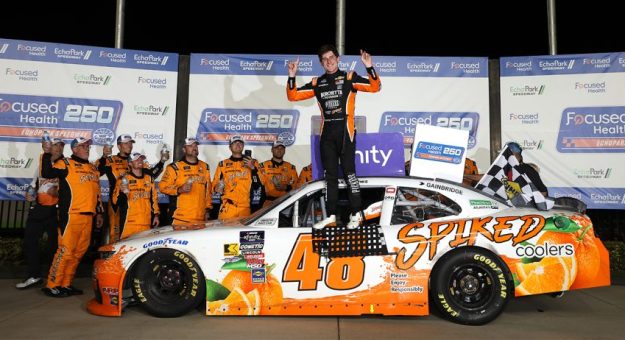 Visit Nick Sanchez logró su primera victoria en la Xfinity Series page