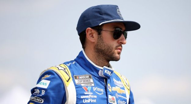 Visit Chase Elliot arrancará en la Pole Position en la AutoTrader EchoPark Automotive 400 en Dover page
