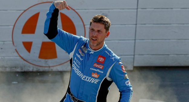 Visit Denny Hamlin ganó la AutoTrader EchoPark Automotive 400 en el Dover Motor Speedway page