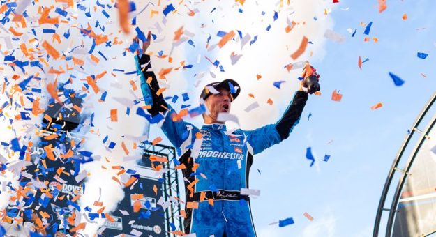 Visit Los 10 pilotos con victorias tras su carrera 700 en la NASCAR Cup Series page