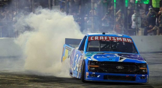 Visit Layne Riggs ganó la TSport 200 de la Truck Series en el Lucas Oil Indianapolis Raceway Park page
