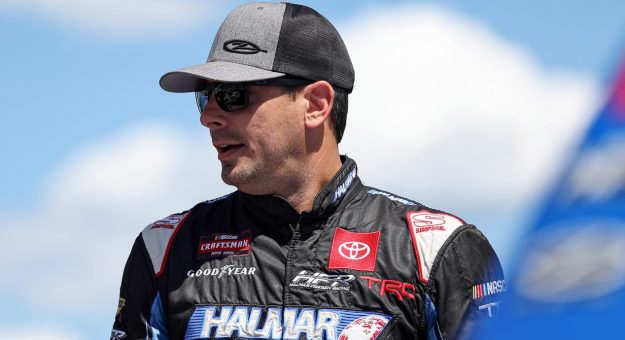 Visit Stewart Friesen se fracturó la pelvis y una pierna en un accidente en Canadá page